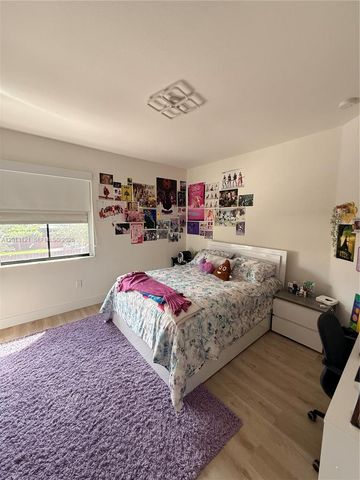 8640 NW 101st Pl, Doral, FL 33178