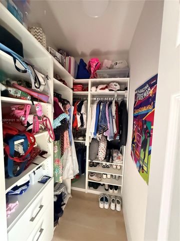 8640 NW 101st Pl, Doral, FL 33178