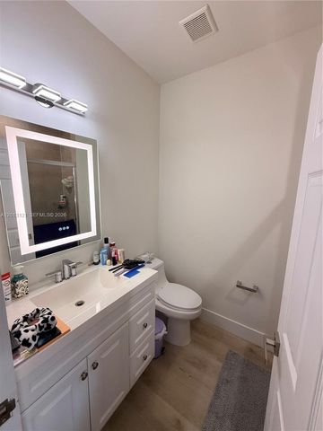 8640 NW 101st Pl, Doral, FL 33178