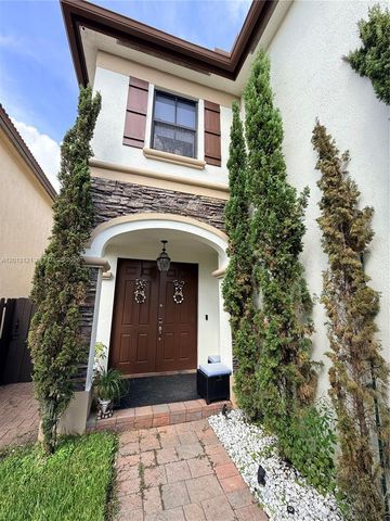 8640 NW 101st Pl, Doral, FL 33178
