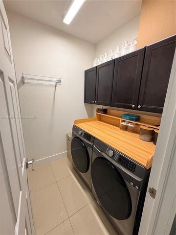 8640 NW 101st Pl, Doral, FL 33178