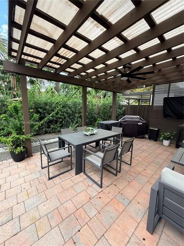 8640 NW 101st Pl, Doral, FL 33178