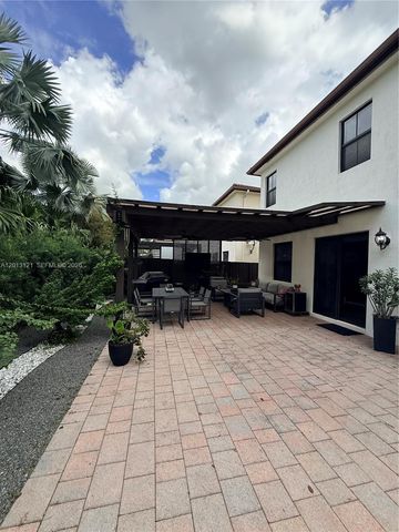 8640 NW 101st Pl, Doral, FL 33178