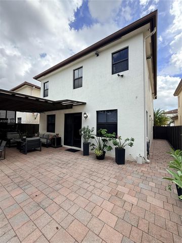 8640 NW 101st Pl, Doral, FL 33178