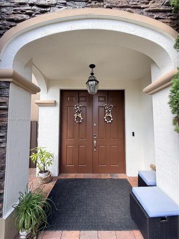 8640 NW 101st Pl, Doral, FL 33178