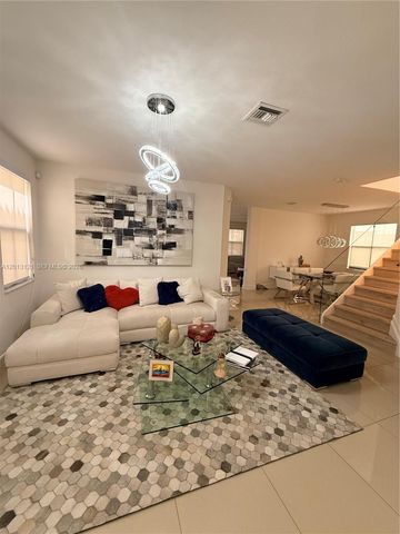 8640 NW 101st Pl, Doral, FL 33178