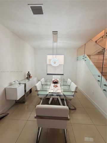 8640 NW 101st Pl, Doral, FL 33178