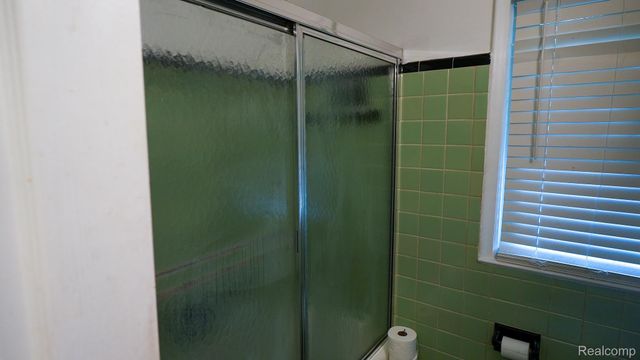 21365 Newcastle Road, Harper Woods, MI 48225