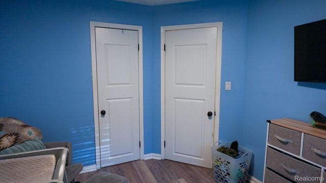 21365 Newcastle Road, Harper Woods, MI 48225