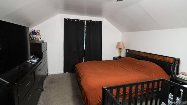 21365 Newcastle Road, Harper Woods, MI 48225