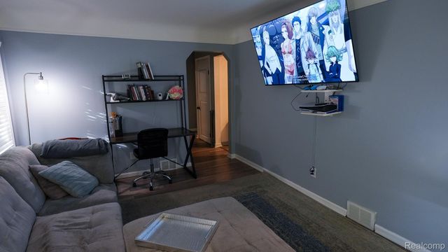 21365 Newcastle Road, Harper Woods, MI 48225