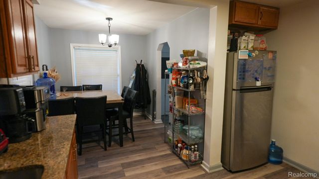 21365 Newcastle Road, Harper Woods, MI 48225
