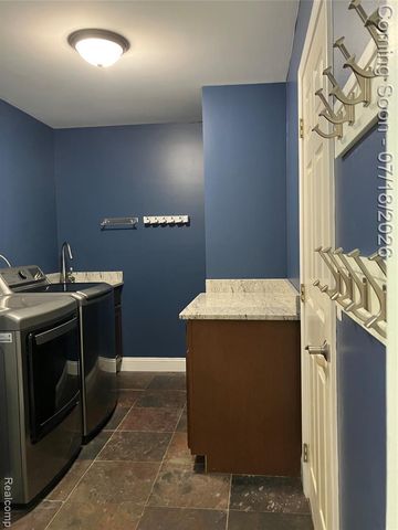 1815 Twin Lakes Boulevard, Oxford, MI 48371