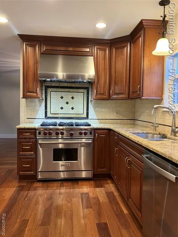 1815 Twin Lakes Boulevard, Oxford, MI 48371