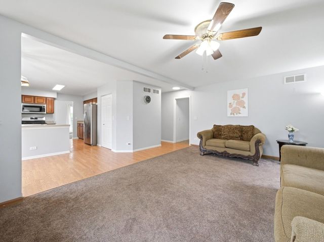 601 Greystone Lane, Bolingbrook, IL 60440