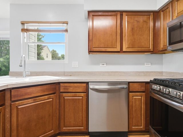601 Greystone Lane, Bolingbrook, IL 60440