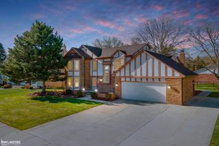 2349 Hidden Trail Drive, Sterling Heights, MI 48314
