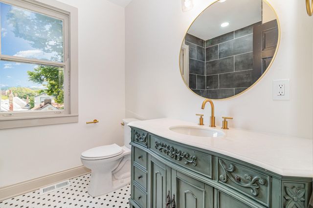 2038 Greenup Street, Covington, KY 41014