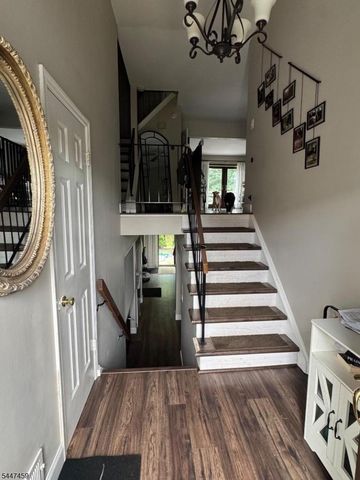 5006 N Oaks Blvd, North Brunswick Twp., NJ 08902