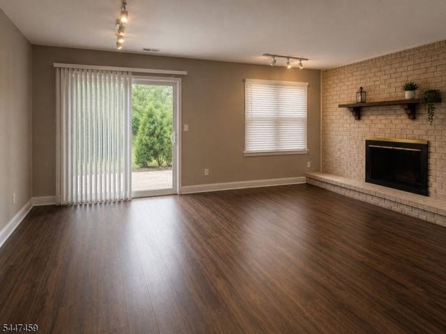 5006 N Oaks Blvd, North Brunswick Twp., NJ 08902