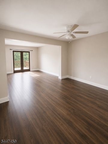 5006 N Oaks Blvd, North Brunswick Twp., NJ 08902