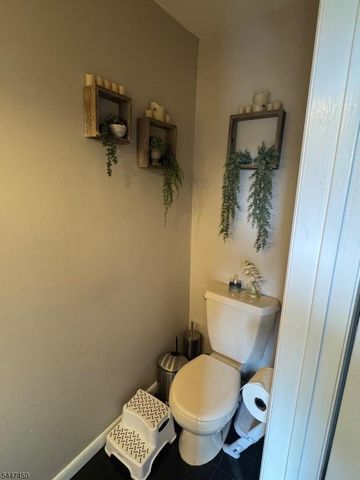 5006 N Oaks Blvd, North Brunswick Twp., NJ 08902
