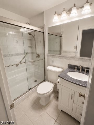 5006 N Oaks Blvd, North Brunswick Twp., NJ 08902