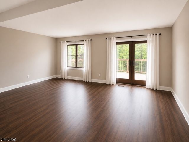 5006 N Oaks Blvd, North Brunswick Twp., NJ 08902