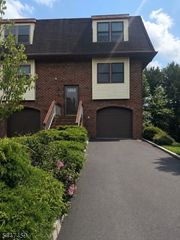 5006 N Oaks Blvd, North Brunswick Twp., NJ 08902
