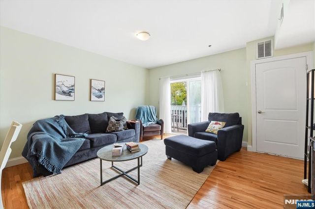 902 N 5th Street 207, Newark, NJ 07107