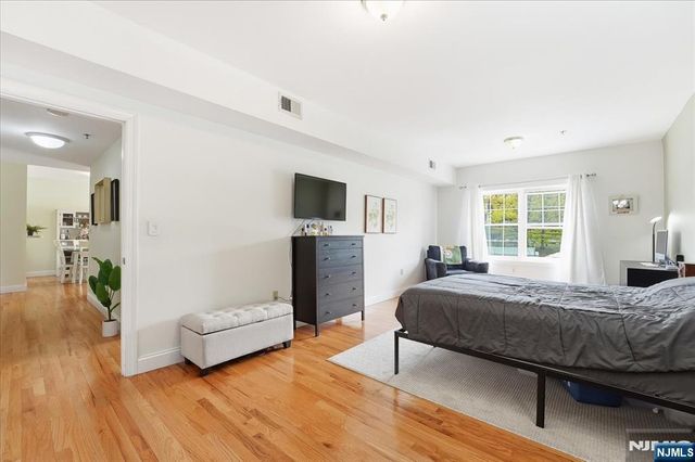 902 N 5th Street 207, Newark, NJ 07107
