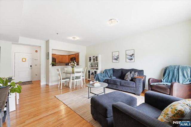 902 N 5th Street 207, Newark, NJ 07107