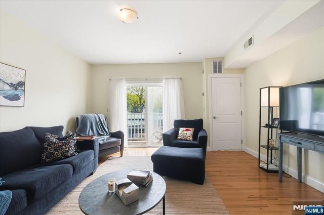 902 N 5th Street 207, Newark, NJ 07107