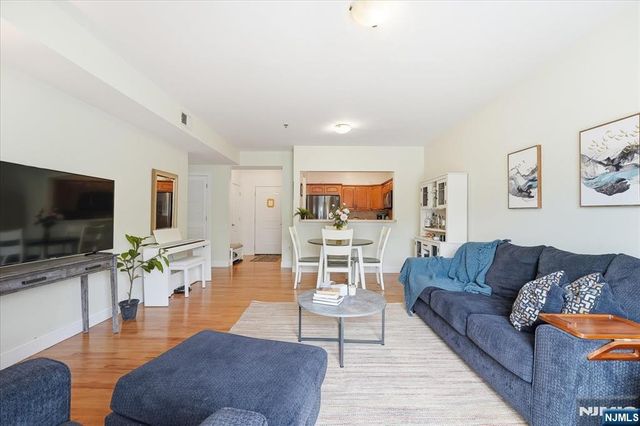 902 N 5th Street 207, Newark, NJ 07107