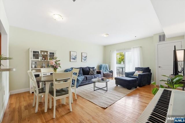 902 N 5th Street 207, Newark, NJ 07107
