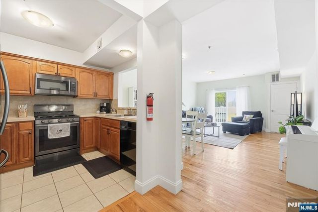 902 N 5th Street 207, Newark, NJ 07107