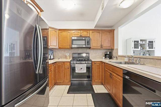 902 N 5th Street 207, Newark, NJ 07107
