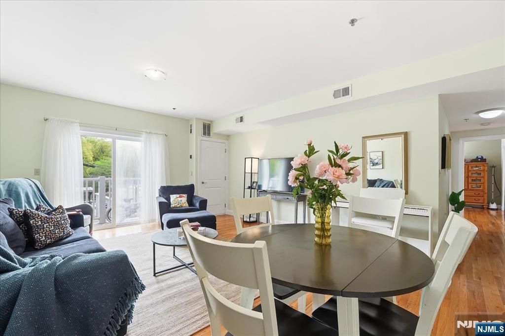 902 N 5th Street 207, Newark, NJ 07107