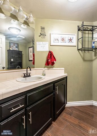 1502 Park City Avenue, Bakersfield, CA 93307