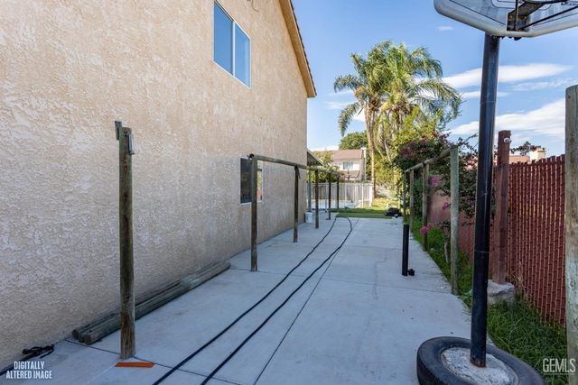 1502 Park City Avenue, Bakersfield, CA 93307