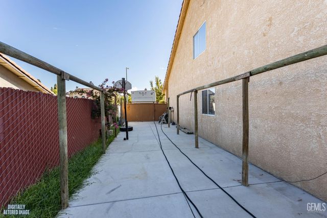 1502 Park City Avenue, Bakersfield, CA 93307