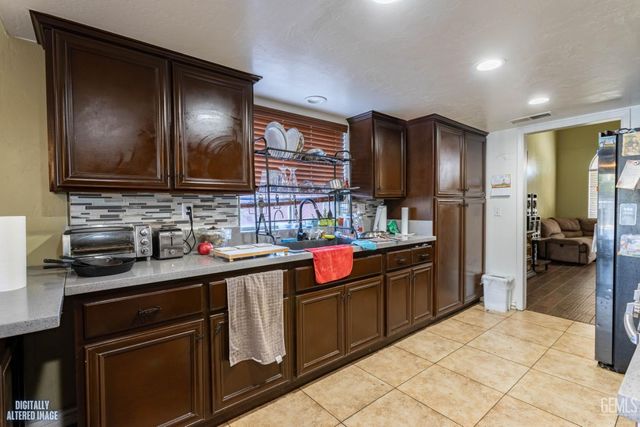 1502 Park City Avenue, Bakersfield, CA 93307