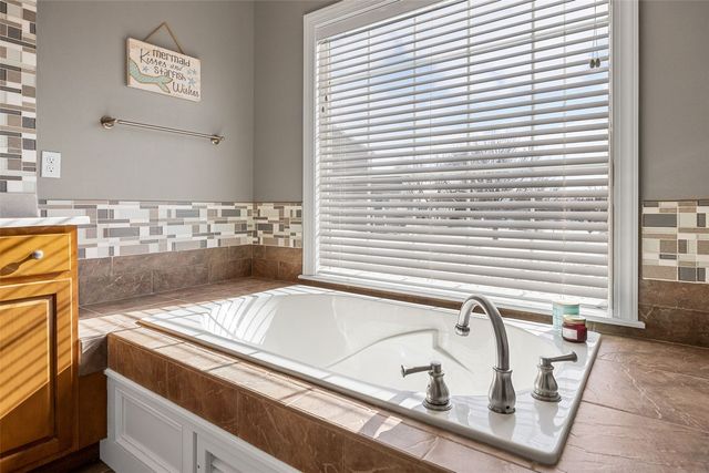 965 Quarry Oak Drive, Marion, IA 52302