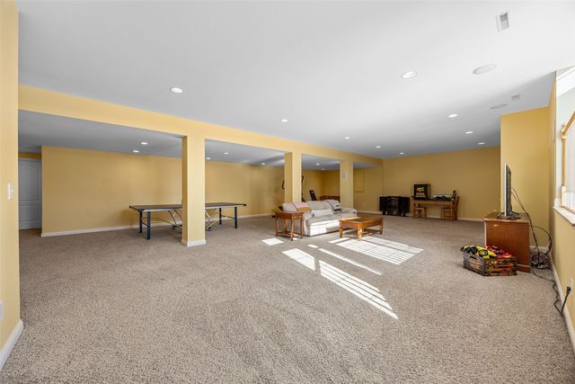 965 Quarry Oak Drive, Marion, IA 52302