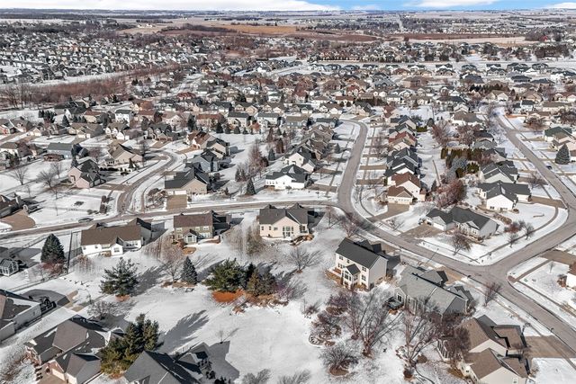 965 Quarry Oak Drive, Marion, IA 52302