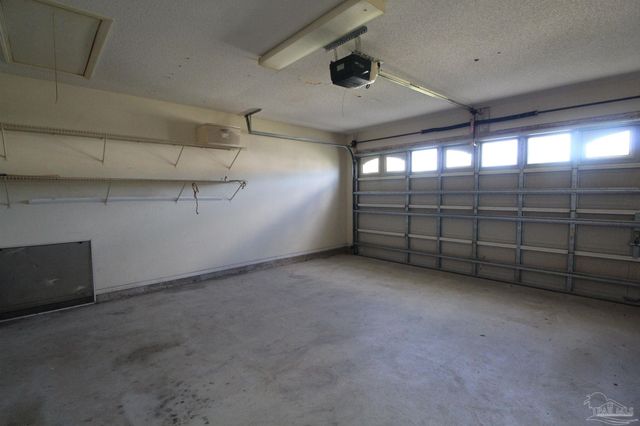 2437 Gulf Breeze Ave, Pensacola, FL 32507