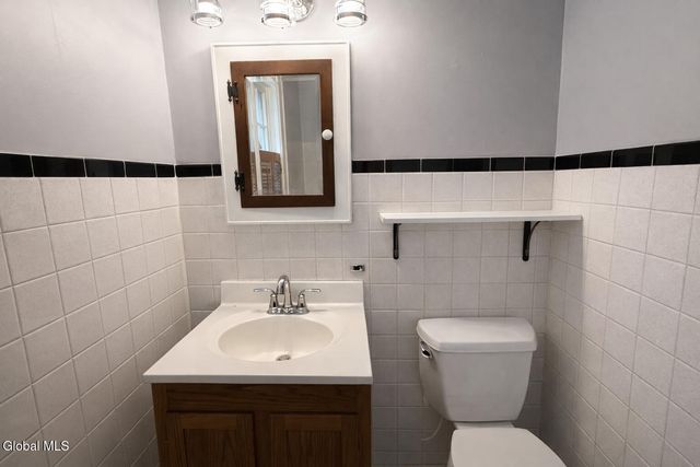 1450 Baker Avenue, Niskayuna, NY 12309