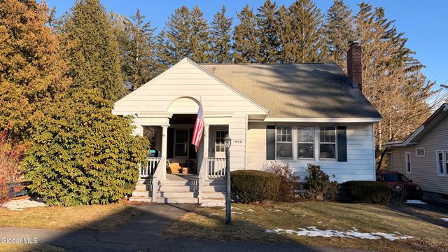 1450 Baker Avenue, Niskayuna, NY 12309