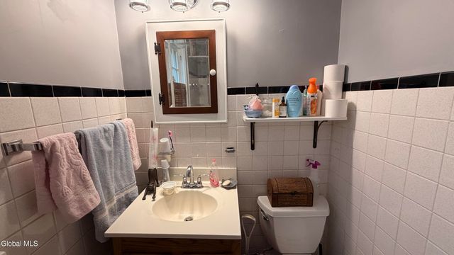 1450 Baker Avenue, Niskayuna, NY 12309