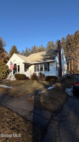 1450 Baker Avenue, Niskayuna, NY 12309